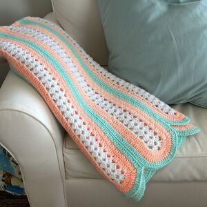Vintage 70s Granny Peach Green Handknit Scalloped Blanket Throw